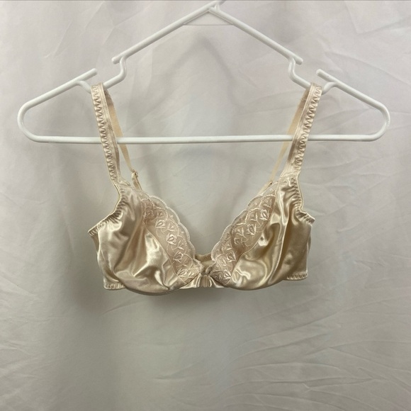 Victoria’s Secret Nude Biege Padded Front Closure 36B Bra - Picture 1 of 11